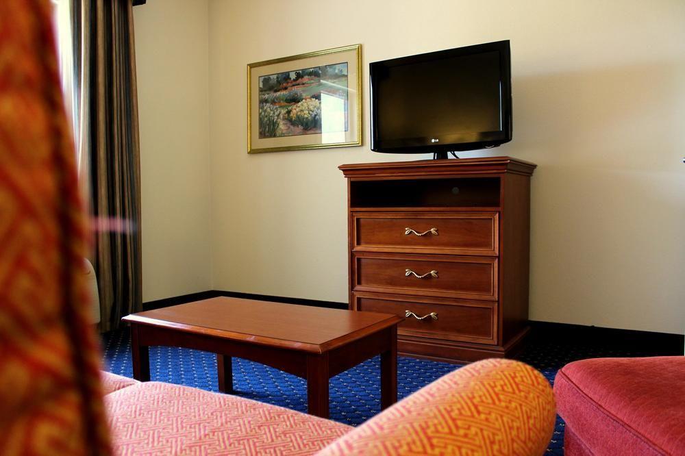 Hampton Inn & Suites Concord-Charlotte Exterior photo
