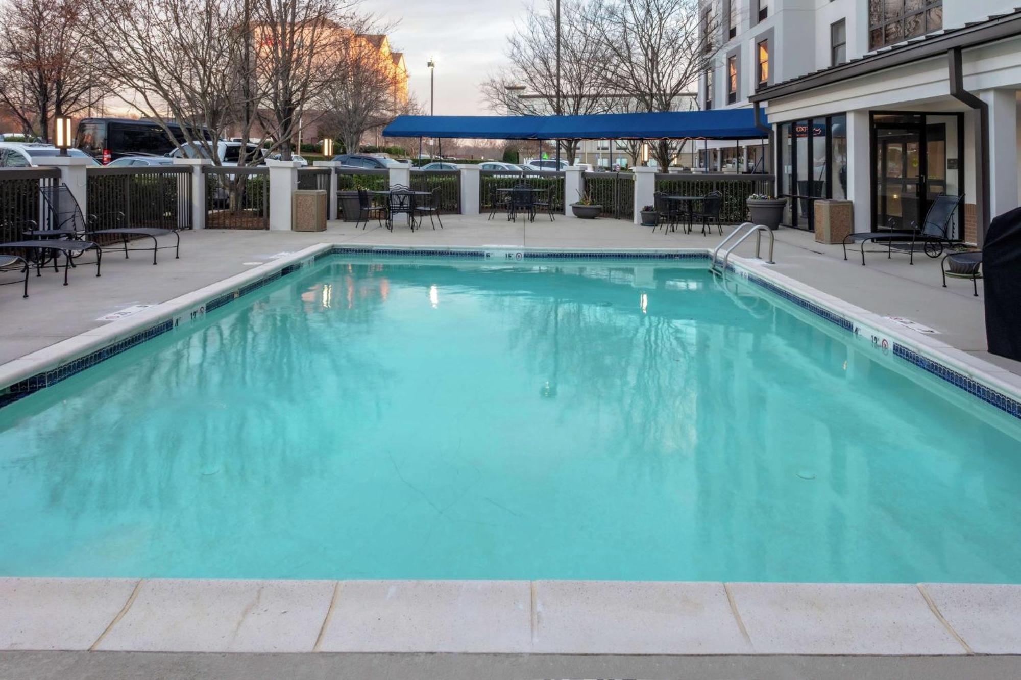 Hampton Inn & Suites Concord-Charlotte Exterior photo