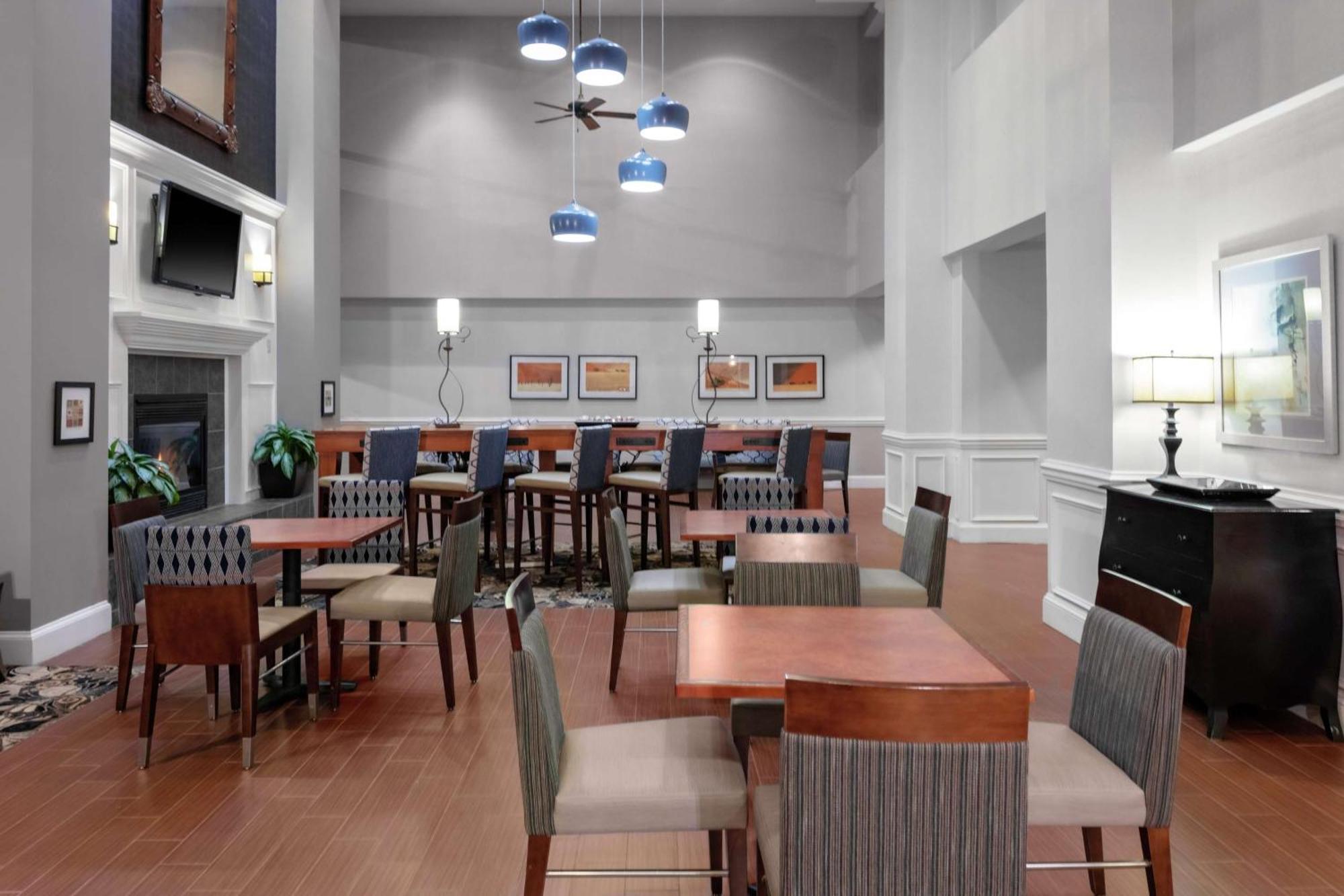 Hampton Inn & Suites Concord-Charlotte Exterior photo