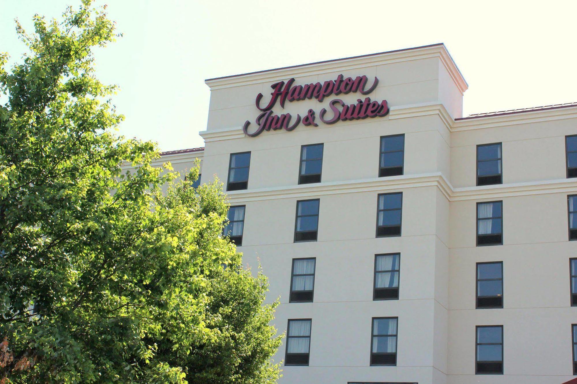 Hampton Inn & Suites Concord-Charlotte Exterior photo