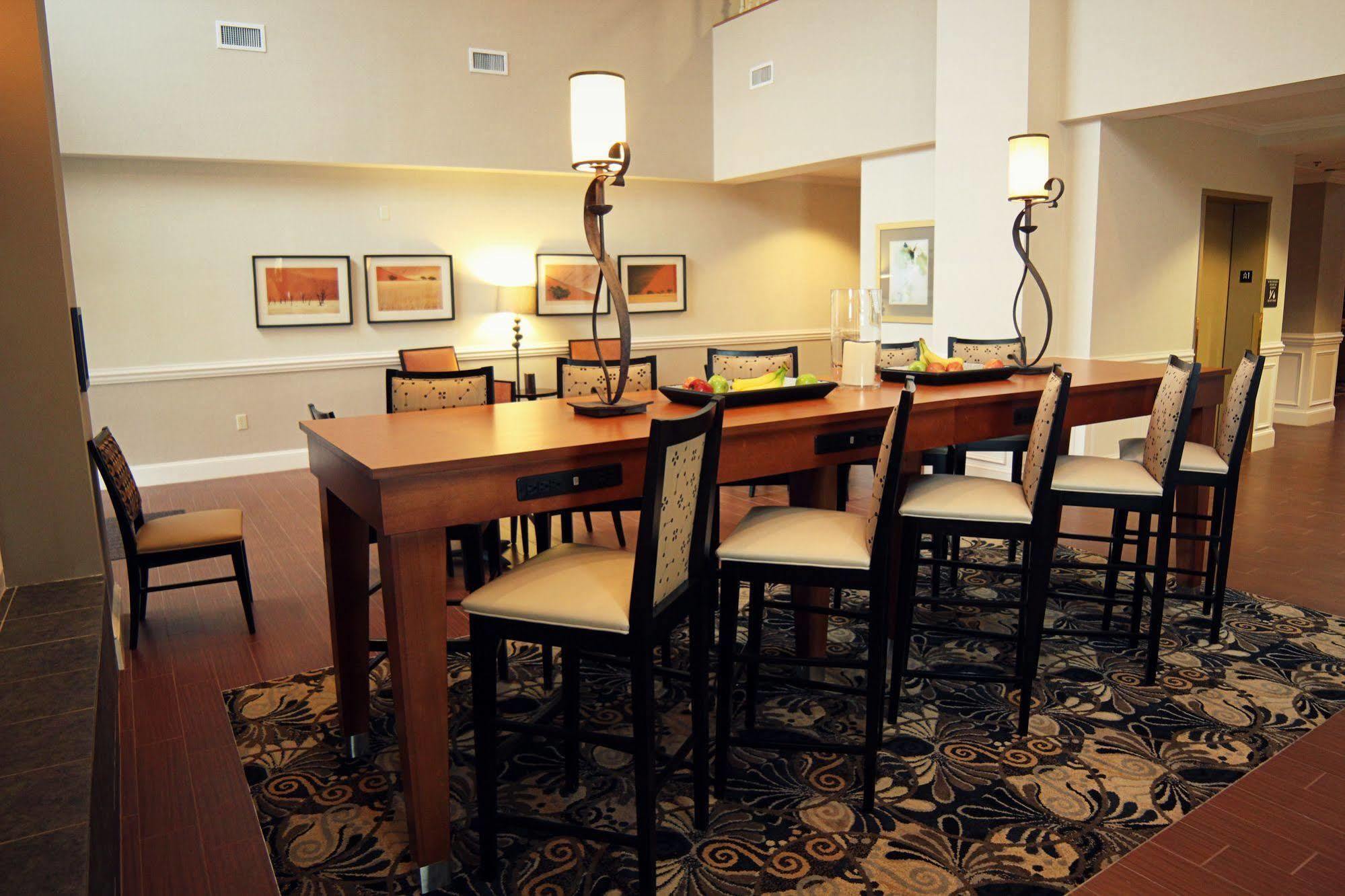 Hampton Inn & Suites Concord-Charlotte Exterior photo