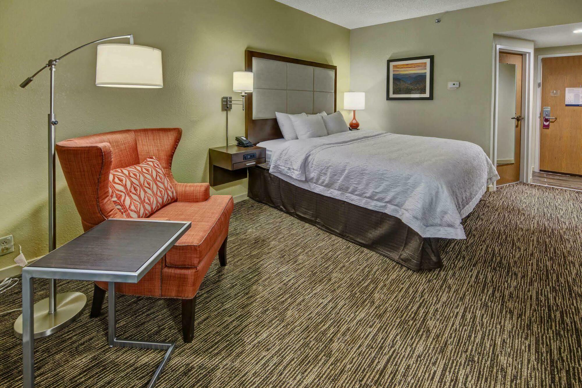 Hampton Inn & Suites Concord-Charlotte Exterior photo